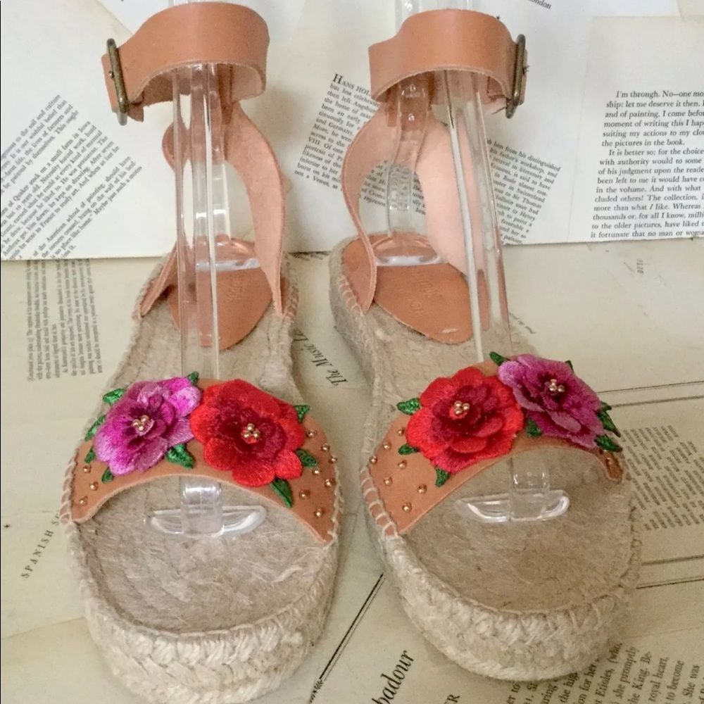 Anthropologie tan Leather Flower Wedge Sandal 10 - Picture 4 of 7
